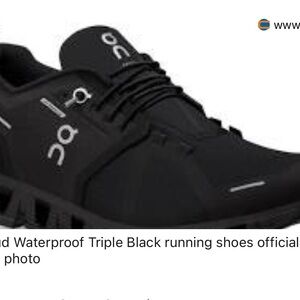 On Running Men’s Black Lightweight Running Sneakers